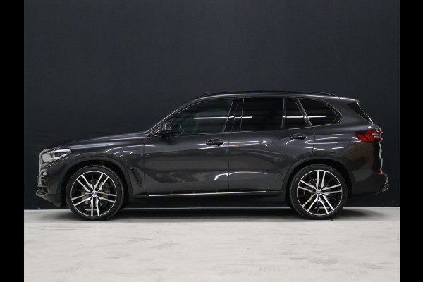 BMW X5 xDrive45e High Executive [SCHUIFKANTELDAK, TREKHAAK INKLAPBAAR, MEMORY SEATS, HARMAN/KARDON, APPLE CARPLAY, ANDROID, 360 CAMERA, HEAD-UP, STUURVERWARMING, STOELVERWARMING, ADAPTIVE CRUISE, VOL LEDER, NIEUWSTAAT]