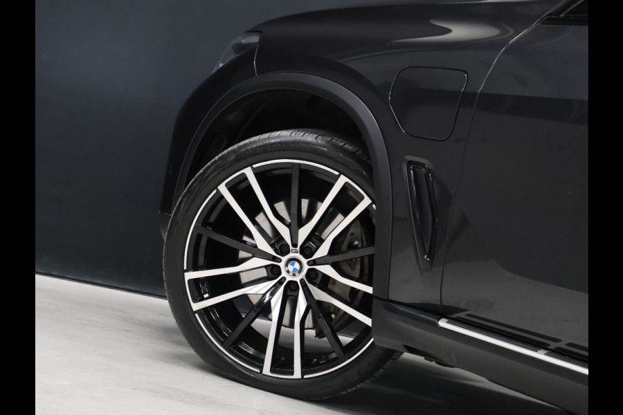 BMW X5 xDrive45e High Executive [SCHUIFKANTELDAK, TREKHAAK INKLAPBAAR, MEMORY SEATS, HARMAN/KARDON, APPLE CARPLAY, ANDROID, 360 CAMERA, HEAD-UP, STUURVERWARMING, STOELVERWARMING, ADAPTIVE CRUISE, VOL LEDER, NIEUWSTAAT]