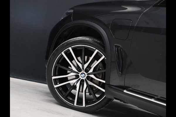 BMW X5 xDrive45e High Executive [SCHUIFKANTELDAK, TREKHAAK INKLAPBAAR, MEMORY SEATS, HARMAN/KARDON, APPLE CARPLAY, ANDROID, 360 CAMERA, HEAD-UP, STUURVERWARMING, STOELVERWARMING, ADAPTIVE CRUISE, VOL LEDER, NIEUWSTAAT]