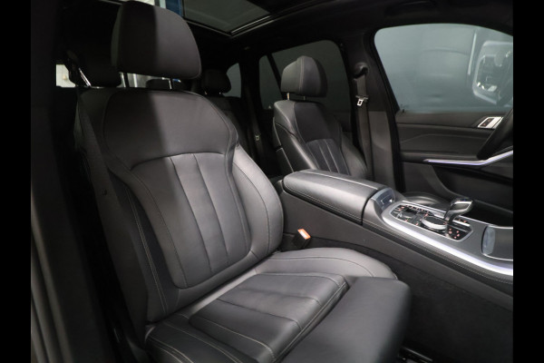 BMW X5 xDrive45e High Executive [SCHUIFKANTELDAK, TREKHAAK INKLAPBAAR, MEMORY SEATS, HARMAN/KARDON, APPLE CARPLAY, ANDROID, 360 CAMERA, HEAD-UP, STUURVERWARMING, STOELVERWARMING, ADAPTIVE CRUISE, VOL LEDER, NIEUWSTAAT]