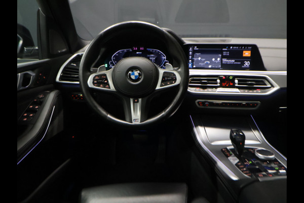 BMW X5 xDrive45e High Executive [SCHUIFKANTELDAK, TREKHAAK INKLAPBAAR, MEMORY SEATS, HARMAN/KARDON, APPLE CARPLAY, ANDROID, 360 CAMERA, HEAD-UP, STUURVERWARMING, STOELVERWARMING, ADAPTIVE CRUISE, VOL LEDER, NIEUWSTAAT]