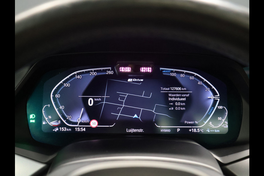 BMW X5 xDrive45e High Executive [SCHUIFKANTELDAK, TREKHAAK INKLAPBAAR, MEMORY SEATS, HARMAN/KARDON, APPLE CARPLAY, ANDROID, 360 CAMERA, HEAD-UP, STUURVERWARMING, STOELVERWARMING, ADAPTIVE CRUISE, VOL LEDER, NIEUWSTAAT]