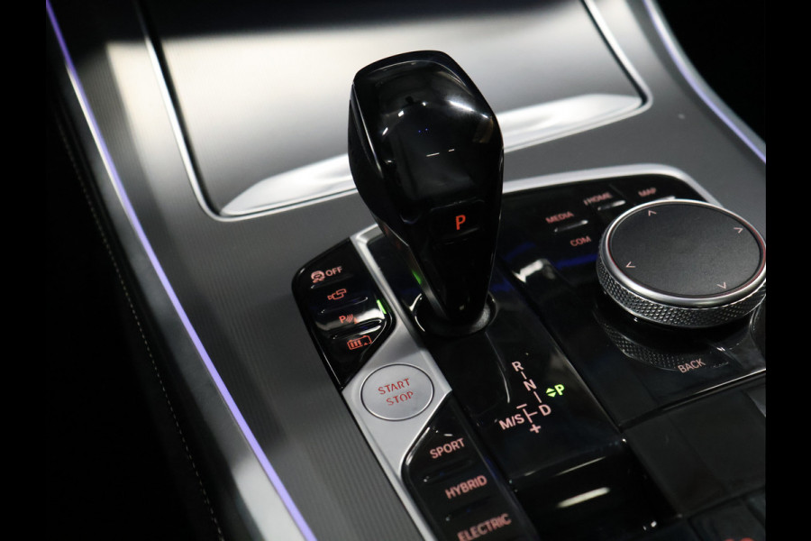 BMW X5 xDrive45e High Executive [SCHUIFKANTELDAK, TREKHAAK INKLAPBAAR, MEMORY SEATS, HARMAN/KARDON, APPLE CARPLAY, ANDROID, 360 CAMERA, HEAD-UP, STUURVERWARMING, STOELVERWARMING, ADAPTIVE CRUISE, VOL LEDER, NIEUWSTAAT]