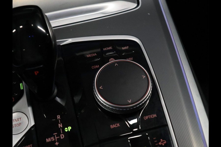 BMW X5 xDrive45e High Executive [SCHUIFKANTELDAK, TREKHAAK INKLAPBAAR, MEMORY SEATS, HARMAN/KARDON, APPLE CARPLAY, ANDROID, 360 CAMERA, HEAD-UP, STUURVERWARMING, STOELVERWARMING, ADAPTIVE CRUISE, VOL LEDER, NIEUWSTAAT]