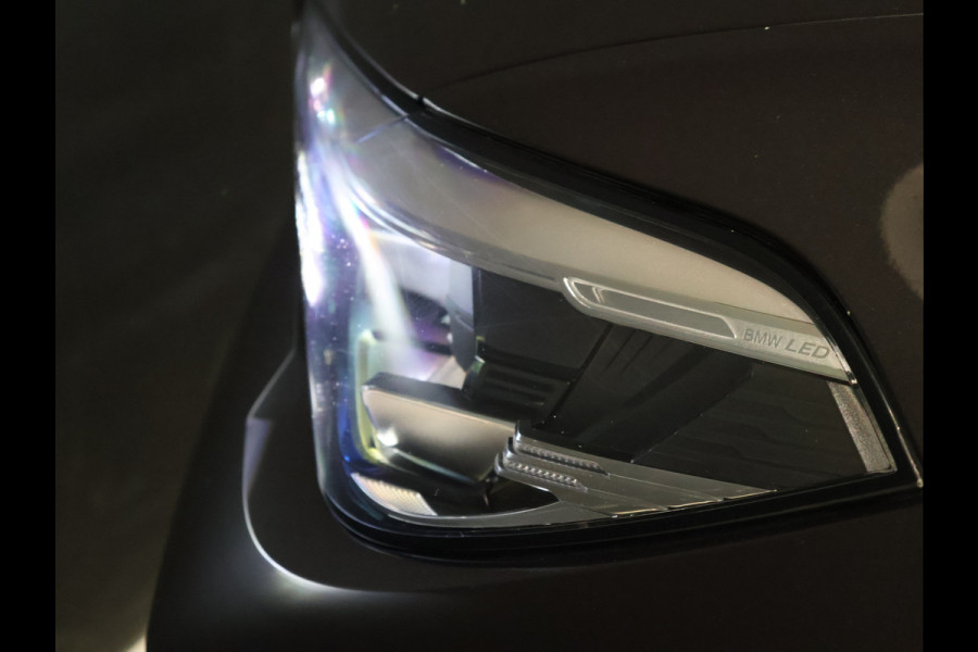 BMW X5 xDrive45e High Executive [SCHUIFKANTELDAK, TREKHAAK INKLAPBAAR, MEMORY SEATS, HARMAN/KARDON, APPLE CARPLAY, ANDROID, 360 CAMERA, HEAD-UP, STUURVERWARMING, STOELVERWARMING, ADAPTIVE CRUISE, VOL LEDER, NIEUWSTAAT]