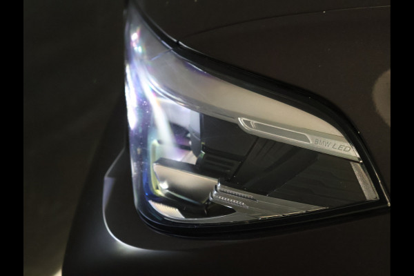 BMW X5 xDrive45e High Executive [SCHUIFKANTELDAK, TREKHAAK INKLAPBAAR, MEMORY SEATS, HARMAN/KARDON, APPLE CARPLAY, ANDROID, 360 CAMERA, HEAD-UP, STUURVERWARMING, STOELVERWARMING, ADAPTIVE CRUISE, VOL LEDER, NIEUWSTAAT]