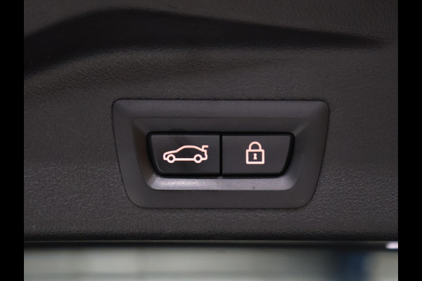 BMW X5 xDrive45e High Executive [SCHUIFKANTELDAK, TREKHAAK INKLAPBAAR, MEMORY SEATS, HARMAN/KARDON, APPLE CARPLAY, ANDROID, 360 CAMERA, HEAD-UP, STUURVERWARMING, STOELVERWARMING, ADAPTIVE CRUISE, VOL LEDER, NIEUWSTAAT]