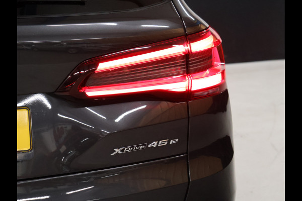 BMW X5 xDrive45e High Executive [SCHUIFKANTELDAK, TREKHAAK INKLAPBAAR, MEMORY SEATS, HARMAN/KARDON, APPLE CARPLAY, ANDROID, 360 CAMERA, HEAD-UP, STUURVERWARMING, STOELVERWARMING, ADAPTIVE CRUISE, VOL LEDER, NIEUWSTAAT]