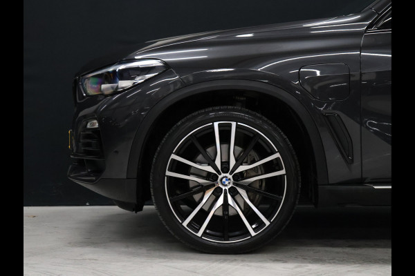BMW X5 xDrive45e High Executive [SCHUIFKANTELDAK, TREKHAAK INKLAPBAAR, MEMORY SEATS, HARMAN/KARDON, APPLE CARPLAY, ANDROID, 360 CAMERA, HEAD-UP, STUURVERWARMING, STOELVERWARMING, ADAPTIVE CRUISE, VOL LEDER, NIEUWSTAAT]