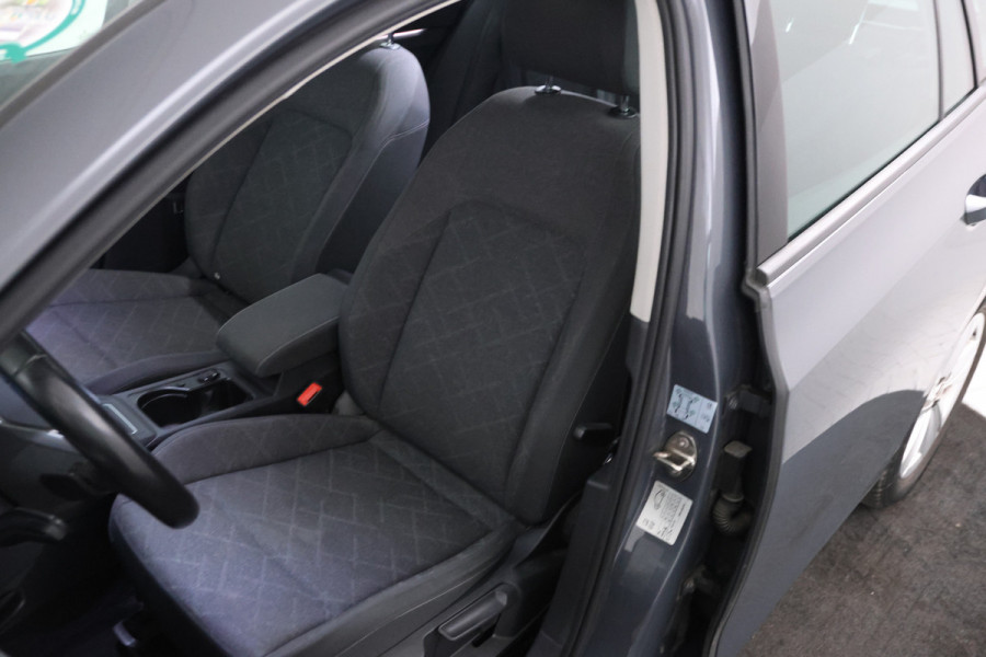 Volkswagen GOLF Variant 1.0 eTSI Life Business 110pk, Automaat, Apple carplay, Climate, Volkswagen GOLF Variant 1.0 eTSI Life Business 110pk, Automaat, Apple carplay, Climate,