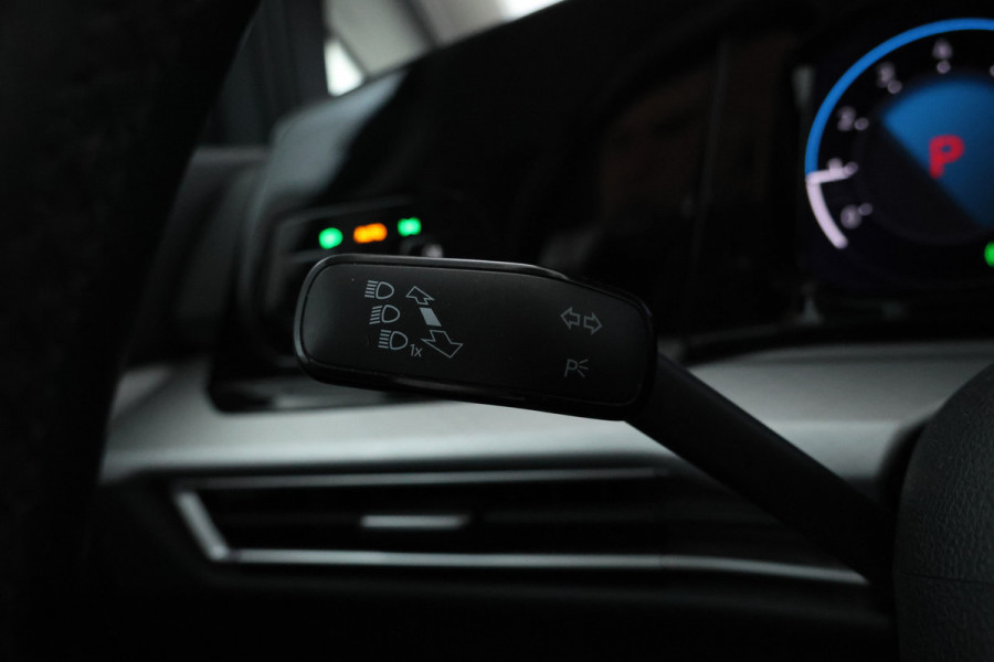 Volkswagen GOLF Variant 1.0 eTSI Life Business 110pk, Automaat, Apple carplay, Climate, Volkswagen GOLF Variant 1.0 eTSI Life Business 110pk, Automaat, Apple carplay, Climate,