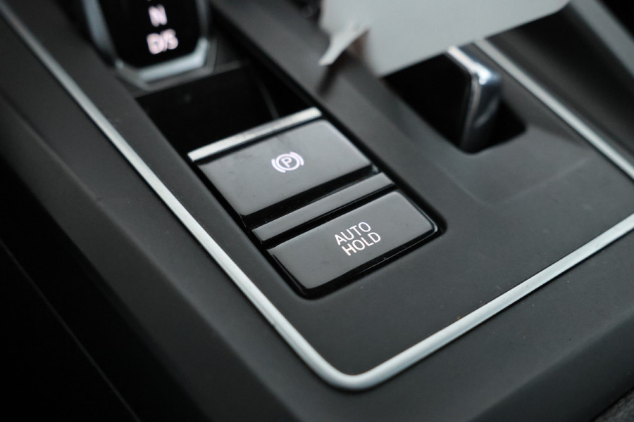 Volkswagen GOLF Variant 1.0 eTSI Life Business 110pk, Automaat, Apple carplay, Climate, Volkswagen GOLF Variant 1.0 eTSI Life Business 110pk, Automaat, Apple carplay, Climate,