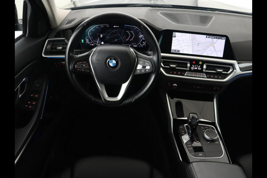 BMW 3-serie 330e Sport Line | Adaptive cruise | Stoelverwarming | Sportstoelen | Carplay | Sfeerverlichting | Live Cockpit | Navigatie | Half leder | DAB | Climate control | PHEV | Plug In BMW 3-serie 330e Sport Line | Adaptive cruise | Stoelverwarming | Sportstoelen | Carplay | Sfeerverlichting | Live Cockpit | Navigatie | Half leder | DAB | Climate control | PHEV | Plug In