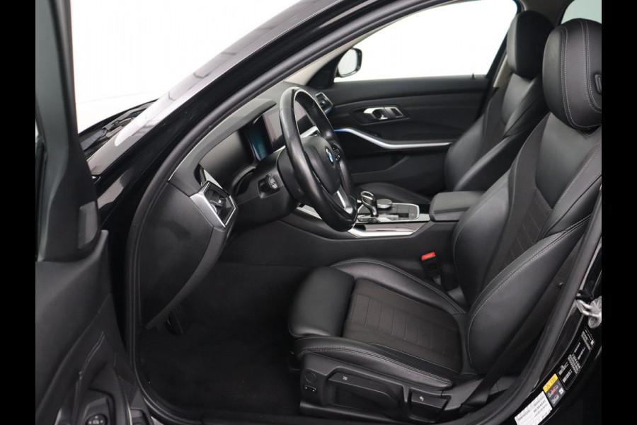 BMW 3-serie 330e Sport Line | Adaptive cruise | Stoelverwarming | Sportstoelen | Carplay | Sfeerverlichting | Live Cockpit | Navigatie | Half leder | DAB | Climate control | PHEV | Plug In BMW 3-serie 330e Sport Line | Adaptive cruise | Stoelverwarming | Sportstoelen | Carplay | Sfeerverlichting | Live Cockpit | Navigatie | Half leder | DAB | Climate control | PHEV | Plug In