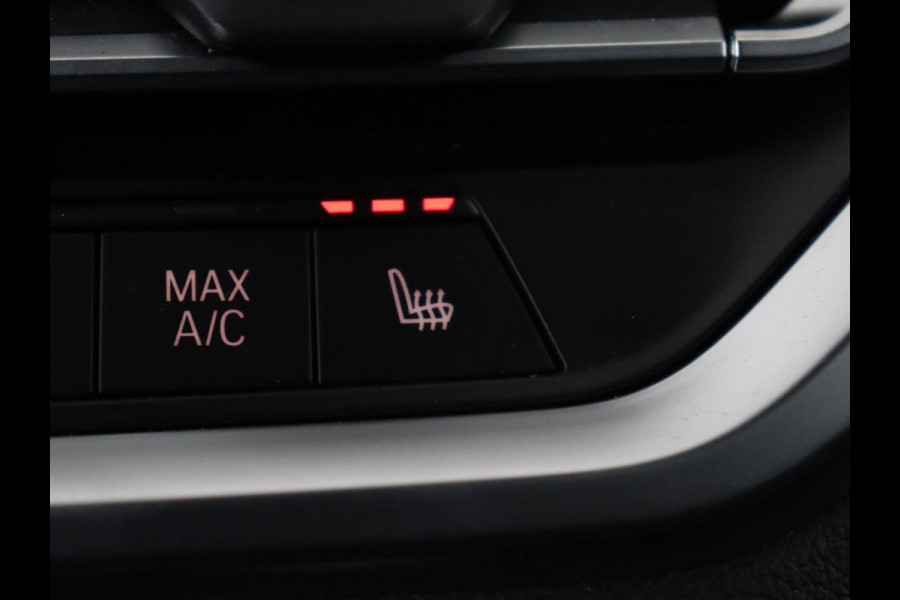 BMW 3-serie 330e Sport Line | Adaptive cruise | Stoelverwarming | Sportstoelen | Carplay | Sfeerverlichting | Live Cockpit | Navigatie | Half leder | DAB | Climate control | PHEV | Plug In BMW 3-serie 330e Sport Line | Adaptive cruise | Stoelverwarming | Sportstoelen | Carplay | Sfeerverlichting | Live Cockpit | Navigatie | Half leder | DAB | Climate control | PHEV | Plug In