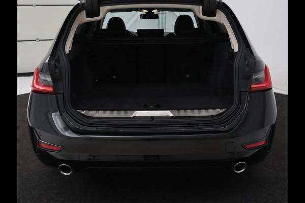 BMW 3-serie 330e Sport Line | Adaptive cruise | Stoelverwarming | Sportstoelen | Carplay | Sfeerverlichting | Live Cockpit | Navigatie | Half leder | DAB | Climate control | PHEV | Plug In BMW 3-serie 330e Sport Line | Adaptive cruise | Stoelverwarming | Sportstoelen | Carplay | Sfeerverlichting | Live Cockpit | Navigatie | Half leder | DAB | Climate control | PHEV | Plug In