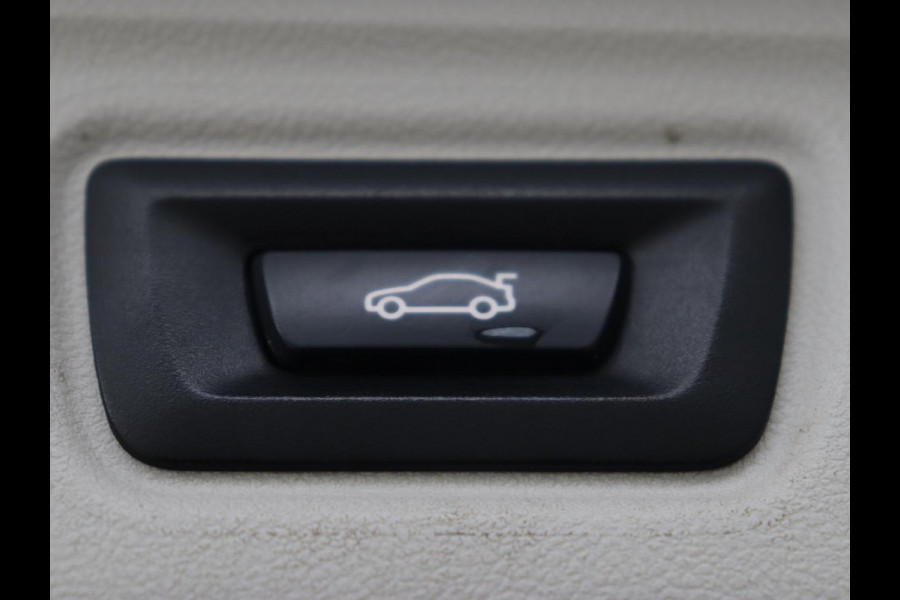 BMW 3-serie 330e Sport Line | Adaptive cruise | Stoelverwarming | Sportstoelen | Carplay | Sfeerverlichting | Live Cockpit | Navigatie | Half leder | DAB | Climate control | PHEV | Plug In BMW 3-serie 330e Sport Line | Adaptive cruise | Stoelverwarming | Sportstoelen | Carplay | Sfeerverlichting | Live Cockpit | Navigatie | Half leder | DAB | Climate control | PHEV | Plug In