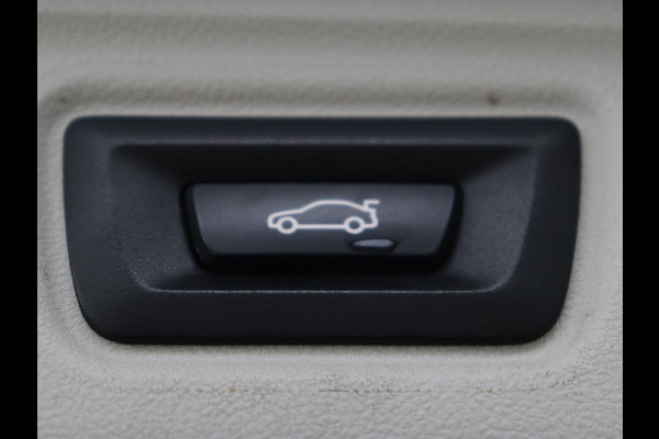 BMW 3-serie 330e Sport Line | Adaptive cruise | Stoelverwarming | Sportstoelen | Carplay | Sfeerverlichting | Live Cockpit | Navigatie | Half leder | DAB | Climate control | PHEV | Plug In BMW 3-serie 330e Sport Line | Adaptive cruise | Stoelverwarming | Sportstoelen | Carplay | Sfeerverlichting | Live Cockpit | Navigatie | Half leder | DAB | Climate control | PHEV | Plug In