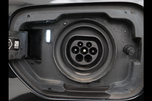 BMW 3-serie 330e Sport Line | Adaptive cruise | Stoelverwarming | Sportstoelen | Carplay | Sfeerverlichting | Live Cockpit | Navigatie | Half leder | DAB | Climate control | PHEV | Plug In BMW 3-serie 330e Sport Line | Adaptive cruise | Stoelverwarming | Sportstoelen | Carplay | Sfeerverlichting | Live Cockpit | Navigatie | Half leder | DAB | Climate control | PHEV | Plug In