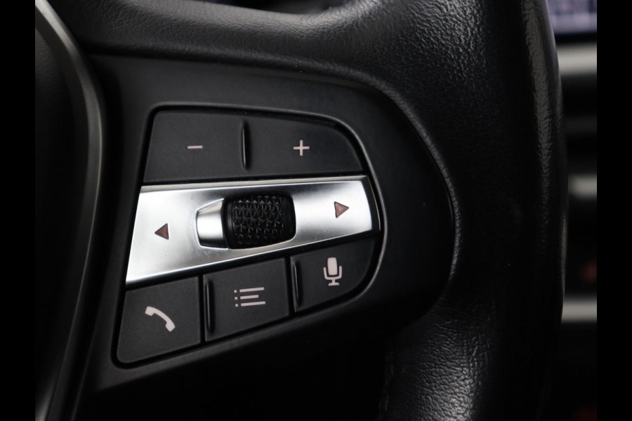 BMW 3-serie 330e Sport Line | Adaptive cruise | Stoelverwarming | Sportstoelen | Carplay | Sfeerverlichting | Live Cockpit | Navigatie | Half leder | DAB | Climate control | PHEV | Plug In BMW 3-serie 330e Sport Line | Adaptive cruise | Stoelverwarming | Sportstoelen | Carplay | Sfeerverlichting | Live Cockpit | Navigatie | Half leder | DAB | Climate control | PHEV | Plug In