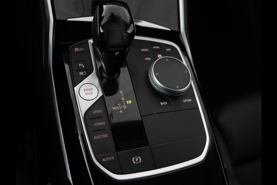 BMW 3-serie 330e Sport Line | Adaptive cruise | Stoelverwarming | Sportstoelen | Carplay | Sfeerverlichting | Live Cockpit | Navigatie | Half leder | DAB | Climate control | PHEV | Plug In BMW 3-serie 330e Sport Line | Adaptive cruise | Stoelverwarming | Sportstoelen | Carplay | Sfeerverlichting | Live Cockpit | Navigatie | Half leder | DAB | Climate control | PHEV | Plug In