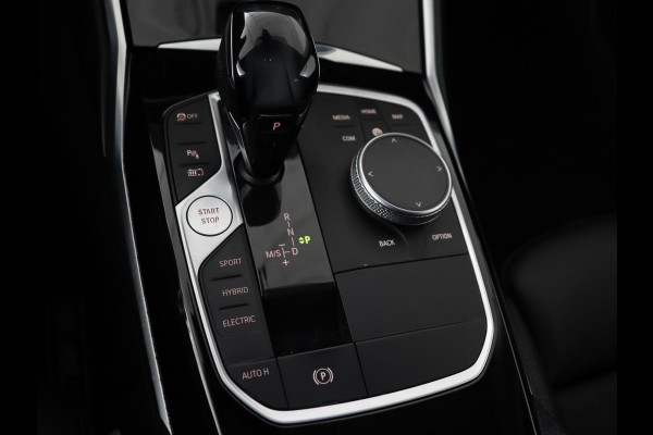 BMW 3-serie 330e Sport Line | Adaptive cruise | Stoelverwarming | Sportstoelen | Carplay | Sfeerverlichting | Live Cockpit | Navigatie | Half leder | DAB | Climate control | PHEV | Plug In BMW 3-serie 330e Sport Line | Adaptive cruise | Stoelverwarming | Sportstoelen | Carplay | Sfeerverlichting | Live Cockpit | Navigatie | Half leder | DAB | Climate control | PHEV | Plug In