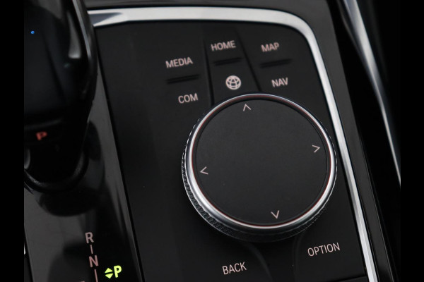 BMW 3-serie 330e Sport Line | Adaptive cruise | Stoelverwarming | Sportstoelen | Carplay | Sfeerverlichting | Live Cockpit | Navigatie | Half leder | DAB | Climate control | PHEV | Plug In BMW 3-serie 330e Sport Line | Adaptive cruise | Stoelverwarming | Sportstoelen | Carplay | Sfeerverlichting | Live Cockpit | Navigatie | Half leder | DAB | Climate control | PHEV | Plug In