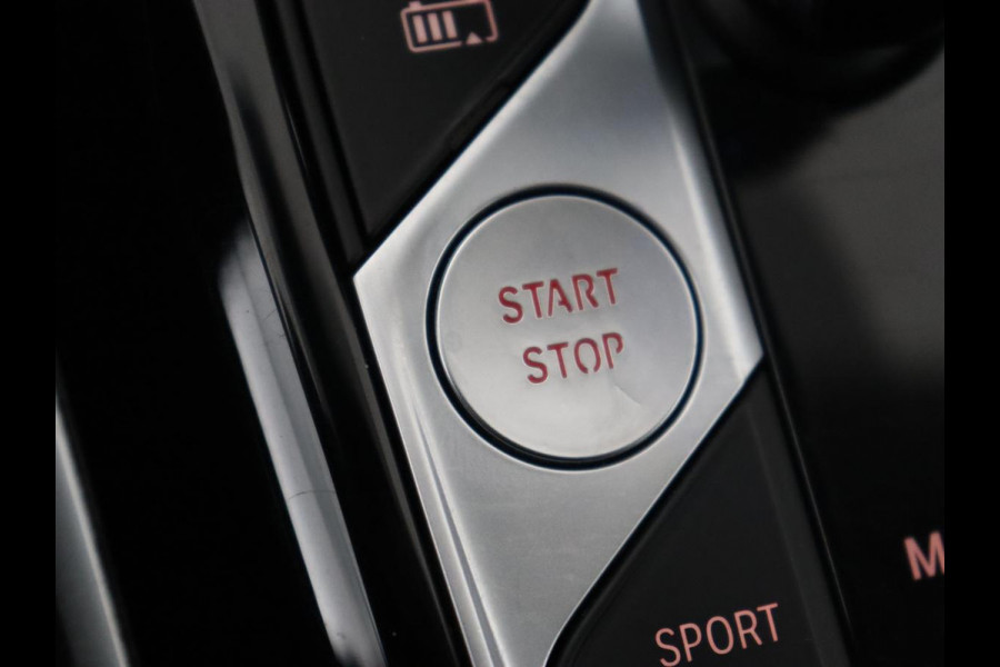 BMW 3-serie 330e Sport Line | Adaptive cruise | Stoelverwarming | Sportstoelen | Carplay | Sfeerverlichting | Live Cockpit | Navigatie | Half leder | DAB | Climate control | PHEV | Plug In BMW 3-serie 330e Sport Line | Adaptive cruise | Stoelverwarming | Sportstoelen | Carplay | Sfeerverlichting | Live Cockpit | Navigatie | Half leder | DAB | Climate control | PHEV | Plug In