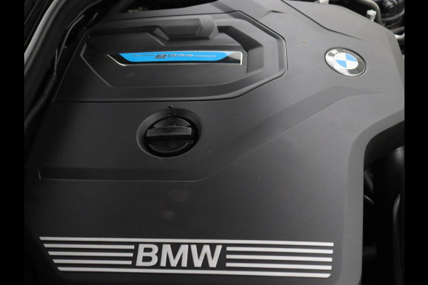 BMW 3-serie 330e Sport Line | Adaptive cruise | Stoelverwarming | Sportstoelen | Carplay | Sfeerverlichting | Live Cockpit | Navigatie | Half leder | DAB | Climate control | PHEV | Plug In BMW 3-serie 330e Sport Line | Adaptive cruise | Stoelverwarming | Sportstoelen | Carplay | Sfeerverlichting | Live Cockpit | Navigatie | Half leder | DAB | Climate control | PHEV | Plug In