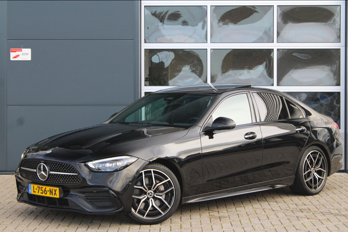 Mercedes-Benz C-Klasse 200 AMG Night | Pano | 360 | Memory | 19'' | Sfeerverlichting Mercedes-Benz C-Klasse 200 AMG Night | Pano | 360 | Memory | 19'' | Sfeerverlichting