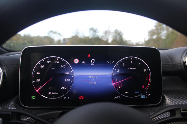 Mercedes-Benz C-Klasse 200 AMG Night | Pano | 360 | Memory | 19'' | Sfeerverlichting Mercedes-Benz C-Klasse 200 AMG Night | Pano | 360 | Memory | 19'' | Sfeerverlichting