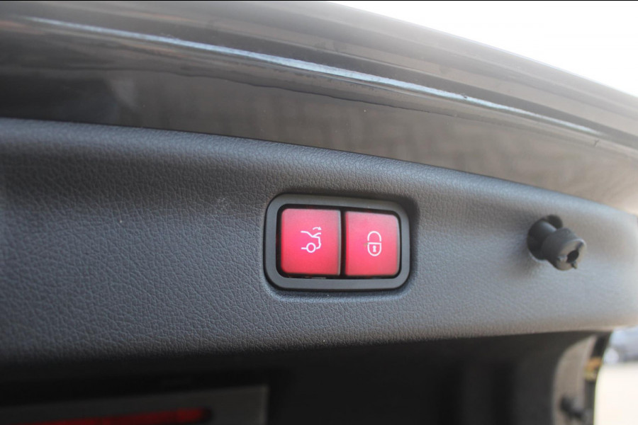 Mercedes-Benz C-Klasse 200 AMG Night | Pano | 360 | Memory | 19'' | Sfeerverlichting Mercedes-Benz C-Klasse 200 AMG Night | Pano | 360 | Memory | 19'' | Sfeerverlichting