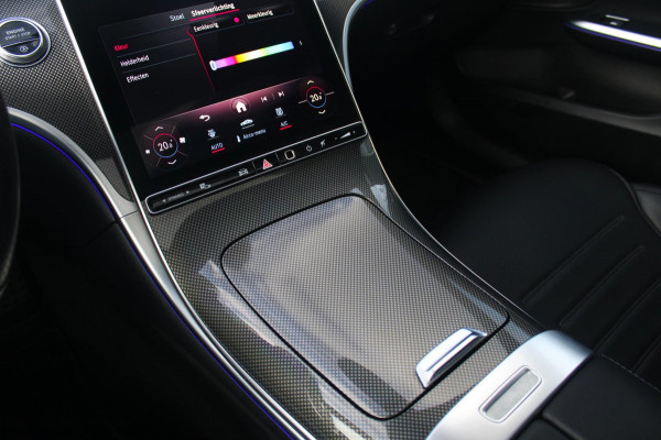 Mercedes-Benz C-Klasse 200 AMG Night | Pano | 360 | Memory | 19'' | Sfeerverlichting Mercedes-Benz C-Klasse 200 AMG Night | Pano | 360 | Memory | 19'' | Sfeerverlichting