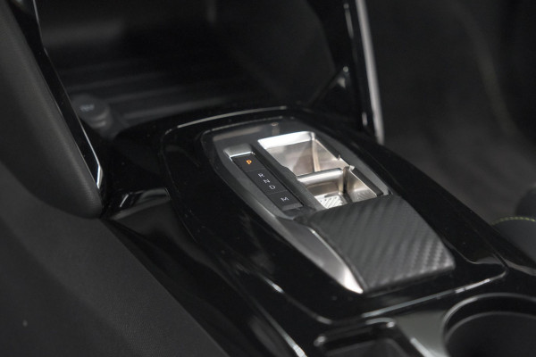 Peugeot 2008 PureTech 130 EAT8 GT | 360 Camera | Stoelmassage | Adaptieve Cruise Control | Dodehoekdetectie Peugeot 2008 PureTech 130 EAT8 GT | 360 Camera | Stoelmassage | Adaptieve Cruise Control | Dodehoekdetectie