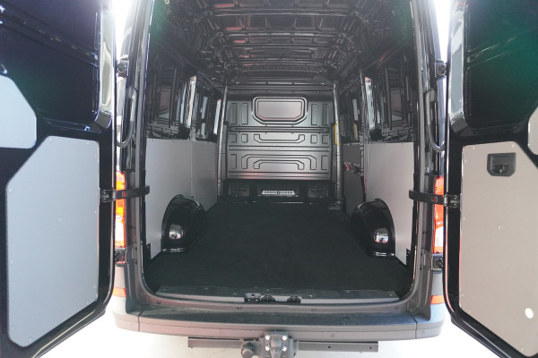 Volkswagen Crafter 30 2.0 TDI 140PK L3H3 Exclusive Automaat Hero Edition | Airco | Cruise | Navi | trekhaak  | Camera Volkswagen Crafter 30 2.0 TDI 140PK L3H3 Exclusive Automaat Hero Edition | Airco | Cruise | Navi | trekhaak  | Camera