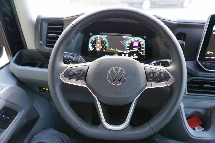 Volkswagen Crafter 30 2.0 TDI 140PK L3H3 Exclusive Automaat Hero Edition | Airco | Cruise | Navi | trekhaak  | Camera Volkswagen Crafter 30 2.0 TDI 140PK L3H3 Exclusive Automaat Hero Edition | Airco | Cruise | Navi | trekhaak  | Camera