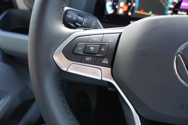 Volkswagen Crafter 30 2.0 TDI 140PK L3H3 Exclusive Automaat Hero Edition | Airco | Cruise | Navi | trekhaak  | Camera Volkswagen Crafter 30 2.0 TDI 140PK L3H3 Exclusive Automaat Hero Edition | Airco | Cruise | Navi | trekhaak  | Camera