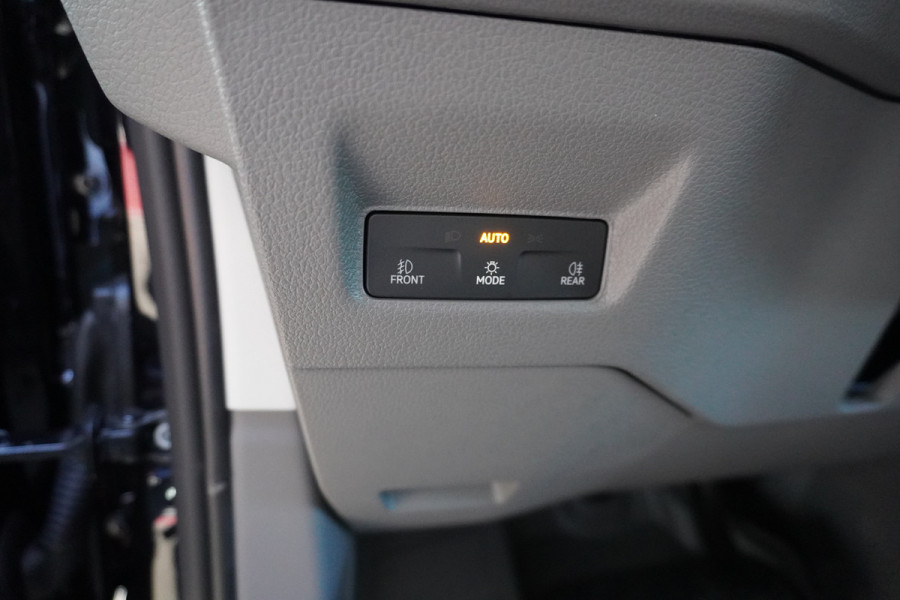 Volkswagen Crafter 30 2.0 TDI 140PK L3H3 Exclusive Automaat Hero Edition | Airco | Cruise | Navi | trekhaak  | Camera Volkswagen Crafter 30 2.0 TDI 140PK L3H3 Exclusive Automaat Hero Edition | Airco | Cruise | Navi | trekhaak  | Camera