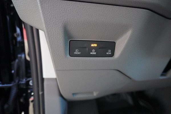 Volkswagen Crafter 30 2.0 TDI 140PK L3H3 Exclusive Automaat Hero Edition | Airco | Cruise | Navi | trekhaak  | Camera Volkswagen Crafter 30 2.0 TDI 140PK L3H3 Exclusive Automaat Hero Edition | Airco | Cruise | Navi | trekhaak  | Camera