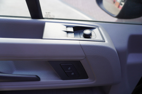 Volkswagen Crafter 30 2.0 TDI 140PK L3H3 Exclusive Automaat Hero Edition | Airco | Cruise | Navi | trekhaak  | Camera Volkswagen Crafter 30 2.0 TDI 140PK L3H3 Exclusive Automaat Hero Edition | Airco | Cruise | Navi | trekhaak  | Camera