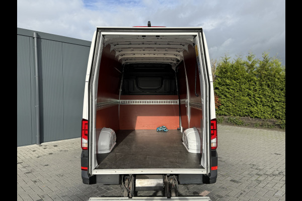 Volkswagen Crafter 35 2.0 TDI HIGHLINE+ / L3H3 / 750 KG DHOLLANDIA HYDR. LAADKLEP / AIRCO / CRUISE / NAVI / CAMERA / CARPLAY Volkswagen Crafter 35 2.0 TDI HIGHLINE+ / L3H3 / 750 KG DHOLLANDIA HYDR. LAADKLEP / AIRCO / CRUISE / NAVI / CAMERA / CARPLAY