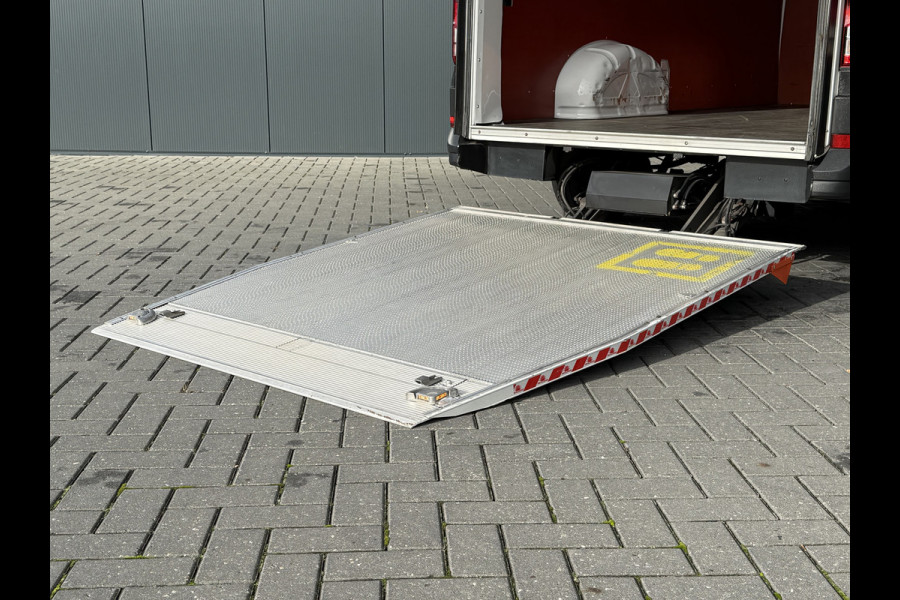 Volkswagen Crafter 35 2.0 TDI HIGHLINE+ / L3H3 / 750 KG DHOLLANDIA HYDR. LAADKLEP / AIRCO / CRUISE / NAVI / CAMERA / CARPLAY Volkswagen Crafter 35 2.0 TDI HIGHLINE+ / L3H3 / 750 KG DHOLLANDIA HYDR. LAADKLEP / AIRCO / CRUISE / NAVI / CAMERA / CARPLAY