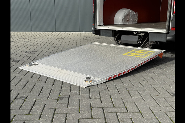 Volkswagen Crafter 35 2.0 TDI HIGHLINE+ / L3H3 / 750 KG DHOLLANDIA HYDR. LAADKLEP / AIRCO / CRUISE / NAVI / CAMERA / CARPLAY Volkswagen Crafter 35 2.0 TDI HIGHLINE+ / L3H3 / 750 KG DHOLLANDIA HYDR. LAADKLEP / AIRCO / CRUISE / NAVI / CAMERA / CARPLAY