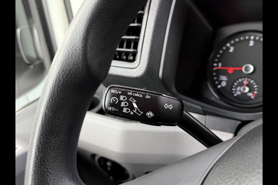 Volkswagen Crafter 35 2.0 TDI HIGHLINE+ / L3H3 / 750 KG DHOLLANDIA HYDR. LAADKLEP / AIRCO / CRUISE / NAVI / CAMERA / CARPLAY Volkswagen Crafter 35 2.0 TDI HIGHLINE+ / L3H3 / 750 KG DHOLLANDIA HYDR. LAADKLEP / AIRCO / CRUISE / NAVI / CAMERA / CARPLAY