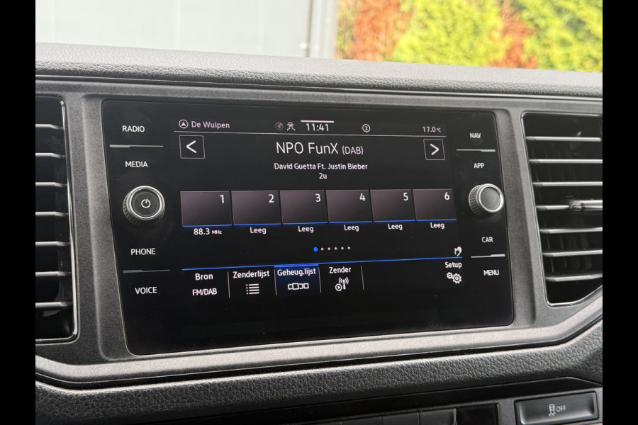 Volkswagen Crafter 35 2.0 TDI HIGHLINE+ / L3H3 / 750 KG DHOLLANDIA HYDR. LAADKLEP / AIRCO / CRUISE / NAVI / CAMERA / CARPLAY Volkswagen Crafter 35 2.0 TDI HIGHLINE+ / L3H3 / 750 KG DHOLLANDIA HYDR. LAADKLEP / AIRCO / CRUISE / NAVI / CAMERA / CARPLAY