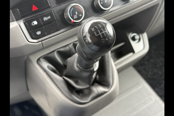 Volkswagen Crafter 35 2.0 TDI HIGHLINE+ / L3H3 / 750 KG DHOLLANDIA HYDR. LAADKLEP / AIRCO / CRUISE / NAVI / CAMERA / CARPLAY Volkswagen Crafter 35 2.0 TDI HIGHLINE+ / L3H3 / 750 KG DHOLLANDIA HYDR. LAADKLEP / AIRCO / CRUISE / NAVI / CAMERA / CARPLAY