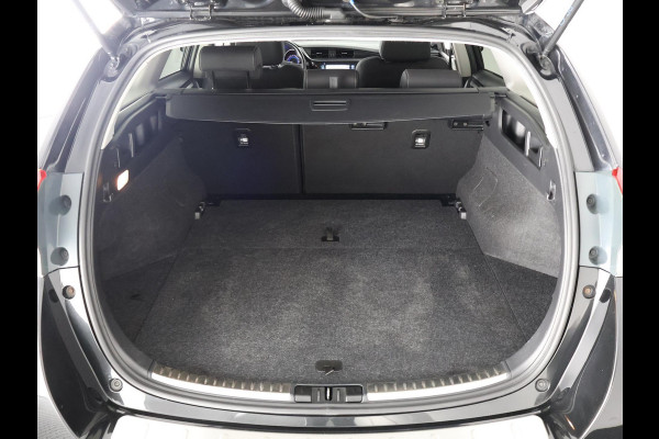 Toyota Auris Touring Sports 1.8 HYBRID DYNAMIC ULTIMATE NAVI GARANTIE 7-2027 STOELVERWARMING . PARKEERSENSOREN .CAMERA . Toyota Auris Touring Sports 1.8 HYBRID DYNAMIC ULTIMATE NAVI GARANTIE 7-2027 STOELVERWARMING . PARKEERSENSOREN .CAMERA .
