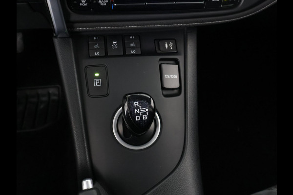 Toyota Auris Touring Sports 1.8 HYBRID DYNAMIC ULTIMATE NAVI GARANTIE 7-2027 STOELVERWARMING . PARKEERSENSOREN .CAMERA . Toyota Auris Touring Sports 1.8 HYBRID DYNAMIC ULTIMATE NAVI GARANTIE 7-2027 STOELVERWARMING . PARKEERSENSOREN .CAMERA .
