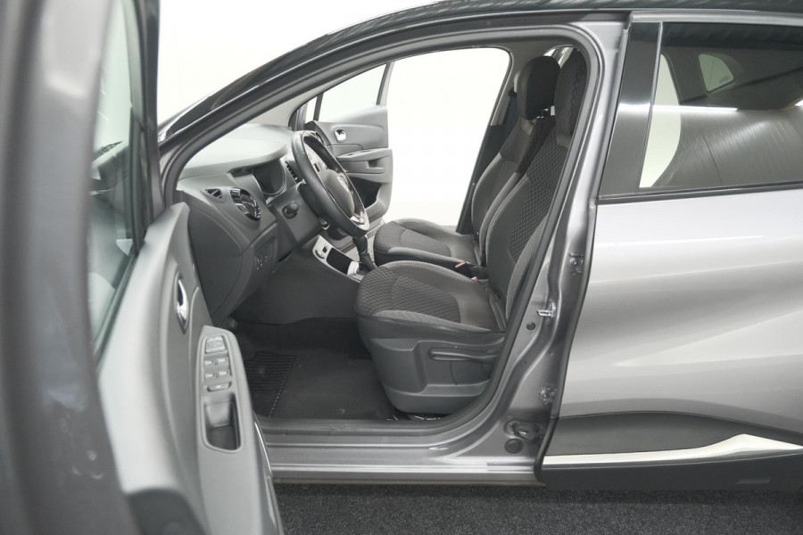 Renault Captur TCe 150 EDC Intens | Trekhaak | Camera | Dodehoekdetectie | Navigatie Renault Captur TCe 150 EDC Intens | Trekhaak | Camera | Dodehoekdetectie | Navigatie
