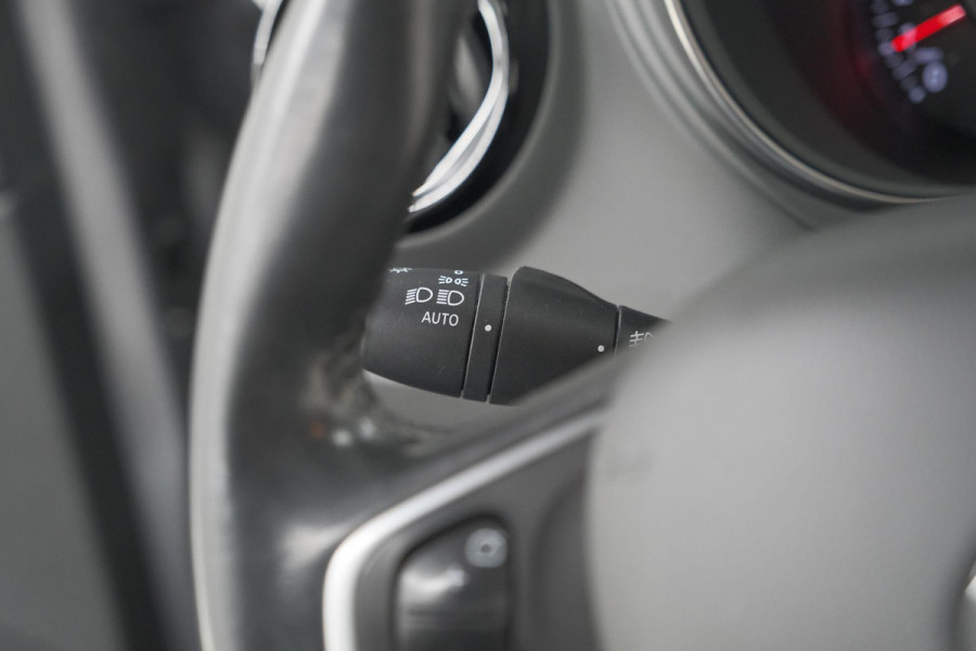 Renault Captur TCe 150 EDC Intens | Trekhaak | Camera | Dodehoekdetectie | Navigatie Renault Captur TCe 150 EDC Intens | Trekhaak | Camera | Dodehoekdetectie | Navigatie